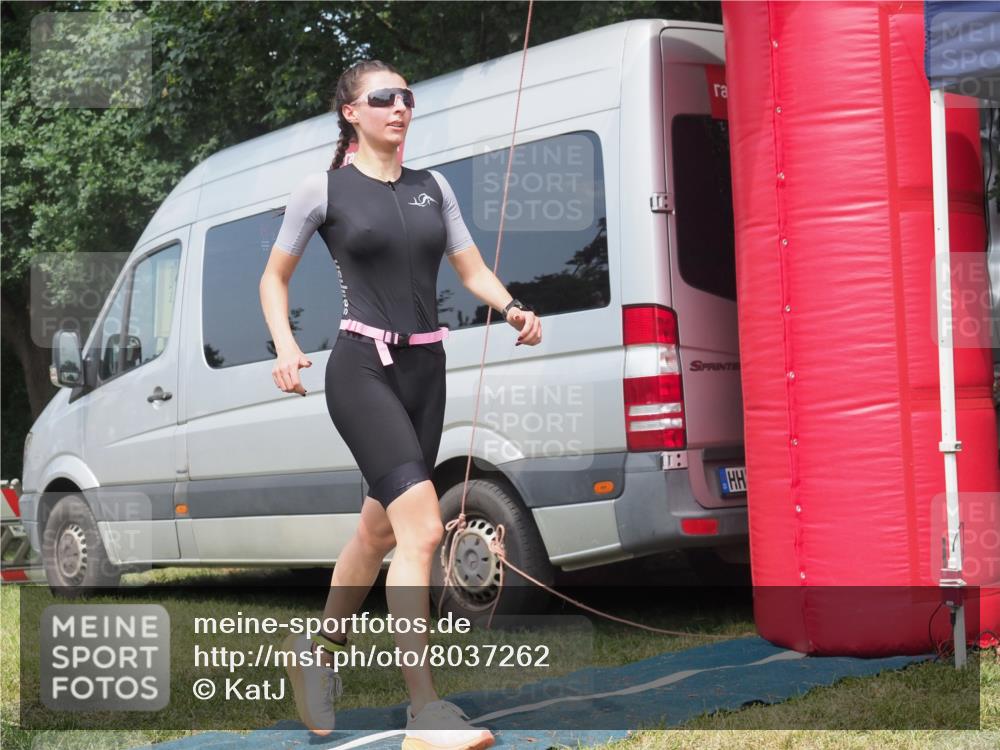 21.06.2025 - 27. Vierlanden-Triathlon KatJ http://msf.ph/oto/8037262 15.06.2025 11:27:22 Schwimmen 884, 886 meine-sportfotos.de
