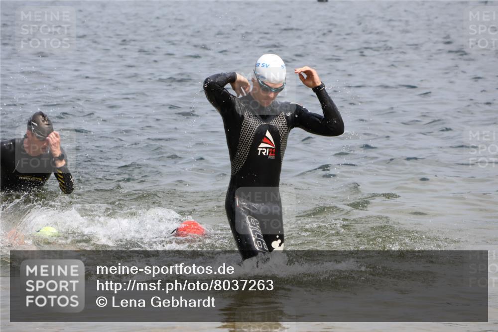 21.06.2025 - 27. Vierlanden-Triathlon Lena Gebhardt http://msf.ph/oto/8037263 15.06.2025 12:04:06 Schwimmen 1009, 1010, 1011, 1012, 1013 meine-sportfotos.de
