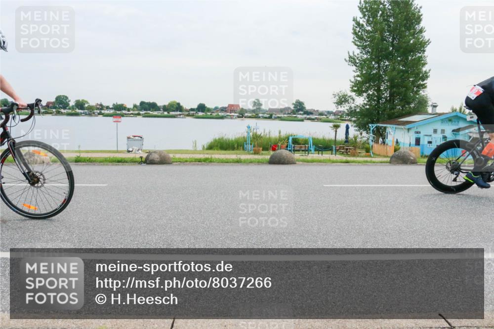15.06.2025 - 27. Vierlanden-Triathlon H.Heesch http://msf.ph/oto/8037266 15.06.2025 10:50:58 Radfahren 80, 448 meine-sportfotos.de