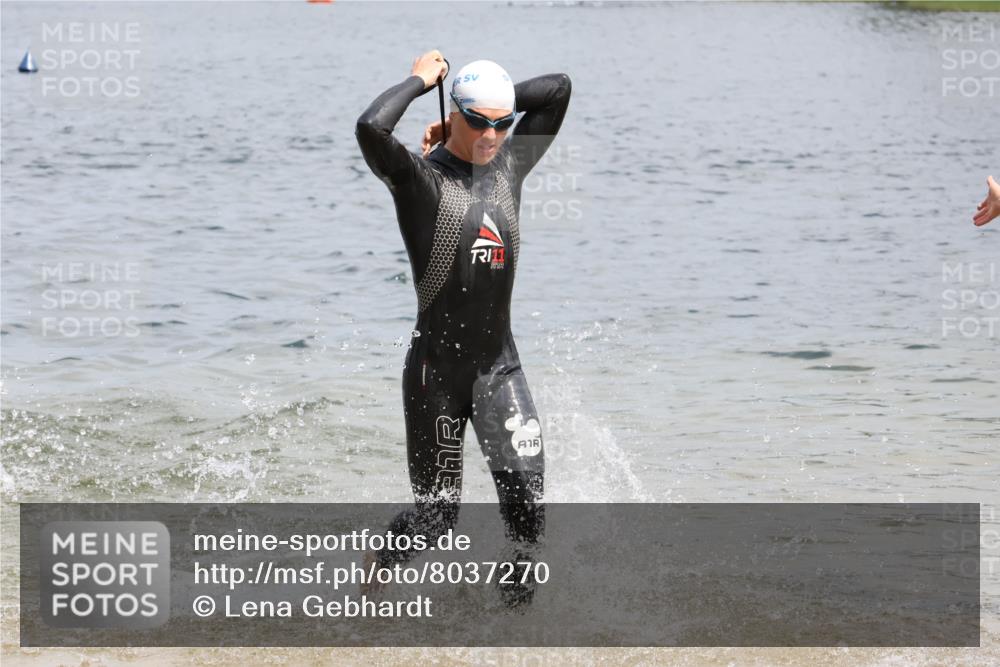 21.06.2025 - 27. Vierlanden-Triathlon Lena Gebhardt http://msf.ph/oto/8037270 15.06.2025 12:04:07 Schwimmen 1009, 1010, 1011, 1012, 1013 meine-sportfotos.de