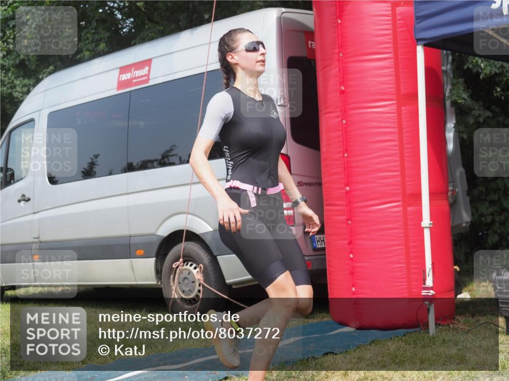 21.06.2025 - 27. Vierlanden-Triathlon KatJ http://msf.ph/oto/8037272 15.06.2025 11:27:23 Schwimmen 884, 886 meine-sportfotos.de
