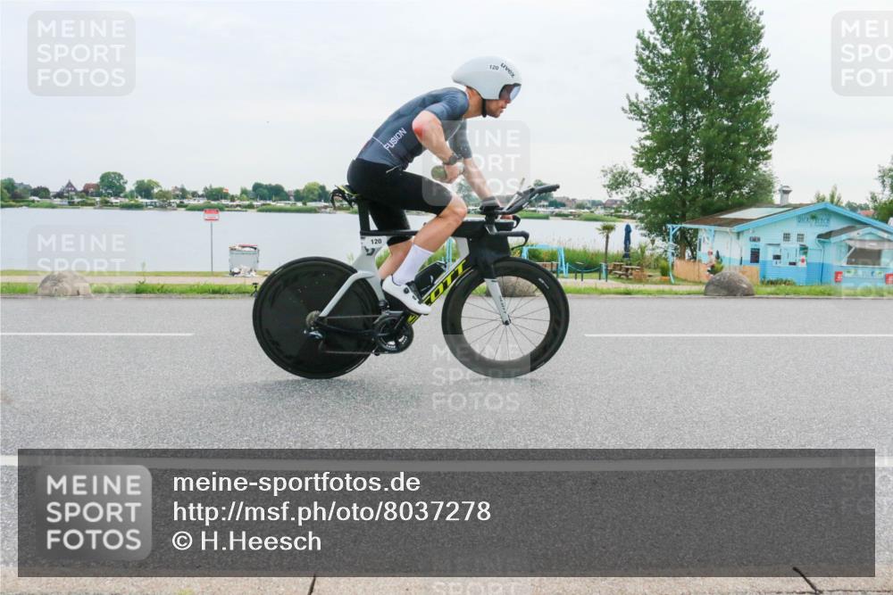 15.06.2025 - 27. Vierlanden-Triathlon H.Heesch http://msf.ph/oto/8037278 15.06.2025 10:51:03 Radfahren 120, 171, 403 meine-sportfotos.de