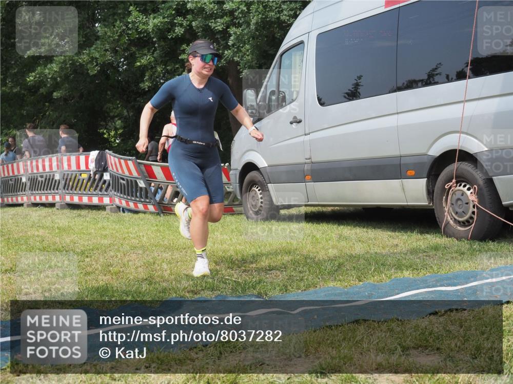 21.06.2025 - 27. Vierlanden-Triathlon KatJ http://msf.ph/oto/8037282 15.06.2025 11:27:26 Schwimmen 884 meine-sportfotos.de
