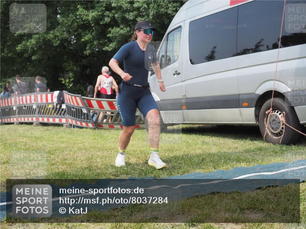 21.06.2025 - 27. Vierlanden-Triathlon KatJ http://msf.ph/oto/8037284 15.06.2025 11:27:26 Schwimmen 884 meine-sportfotos.de