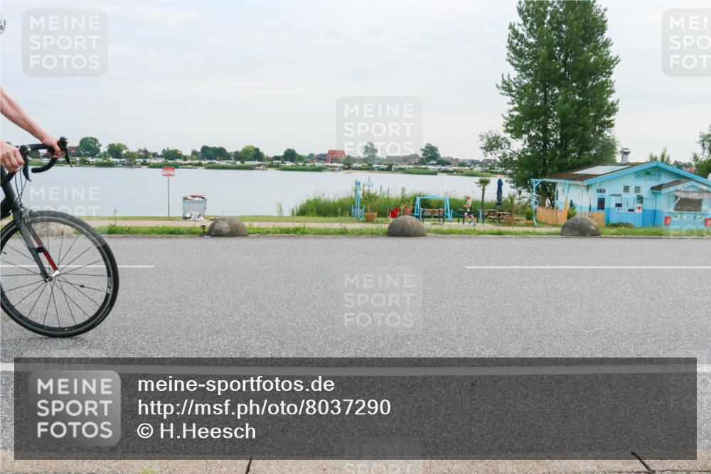 15.06.2025 - 27. Vierlanden-Triathlon H.Heesch http://msf.ph/oto/8037290 15.06.2025 10:51:05 Radfahren 120, 171, 403 meine-sportfotos.de