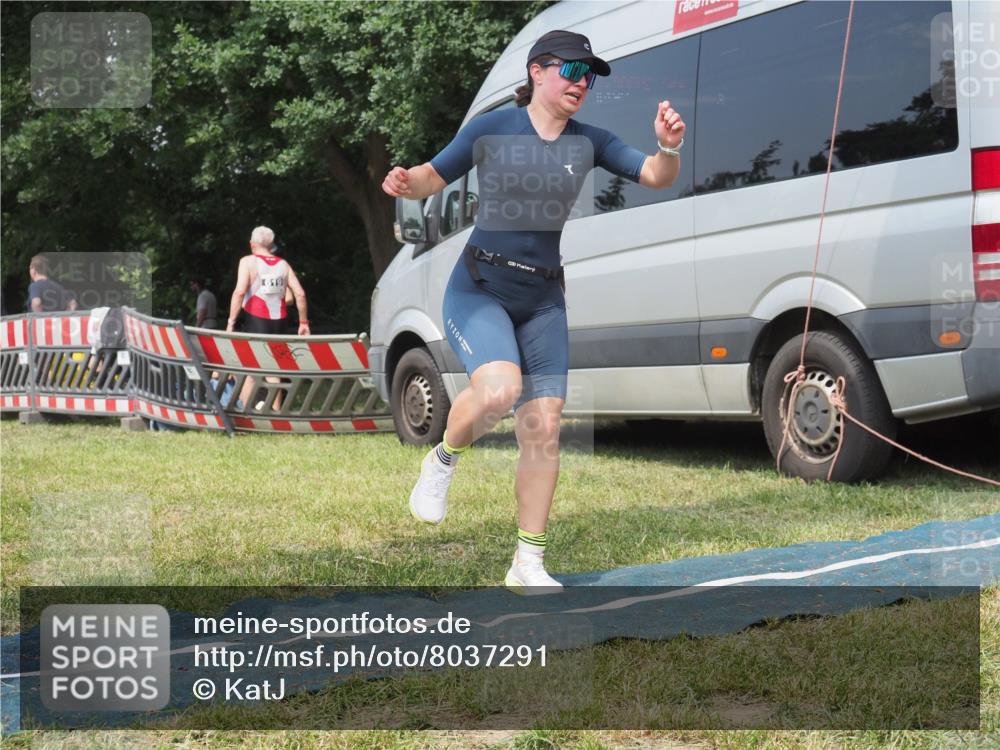 21.06.2025 - 27. Vierlanden-Triathlon KatJ http://msf.ph/oto/8037291 15.06.2025 11:27:26 Schwimmen 884 meine-sportfotos.de