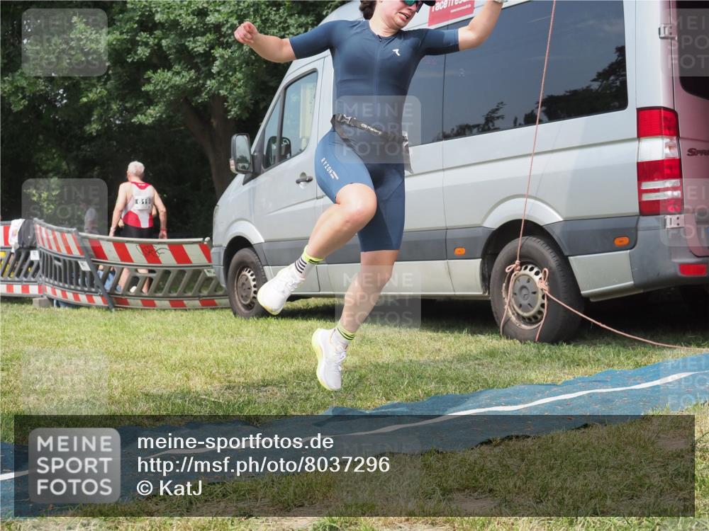 21.06.2025 - 27. Vierlanden-Triathlon KatJ http://msf.ph/oto/8037296 15.06.2025 11:27:26 Schwimmen 884 meine-sportfotos.de