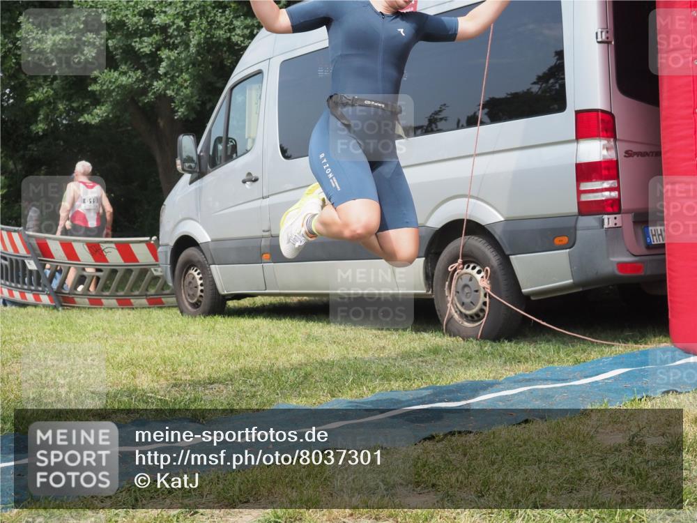 21.06.2025 - 27. Vierlanden-Triathlon KatJ http://msf.ph/oto/8037301 15.06.2025 11:27:26 Schwimmen 884 meine-sportfotos.de