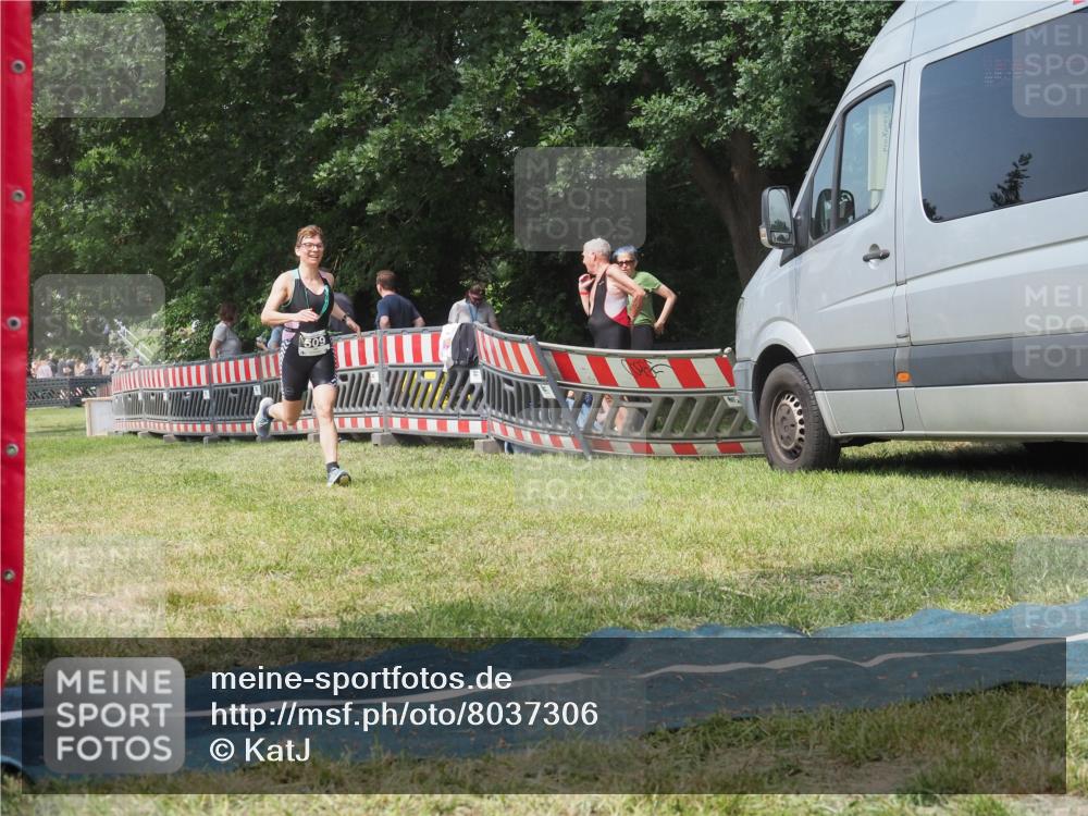 21.06.2025 - 27. Vierlanden-Triathlon KatJ http://msf.ph/oto/8037306 15.06.2025 11:27:33 Schwimmen  meine-sportfotos.de