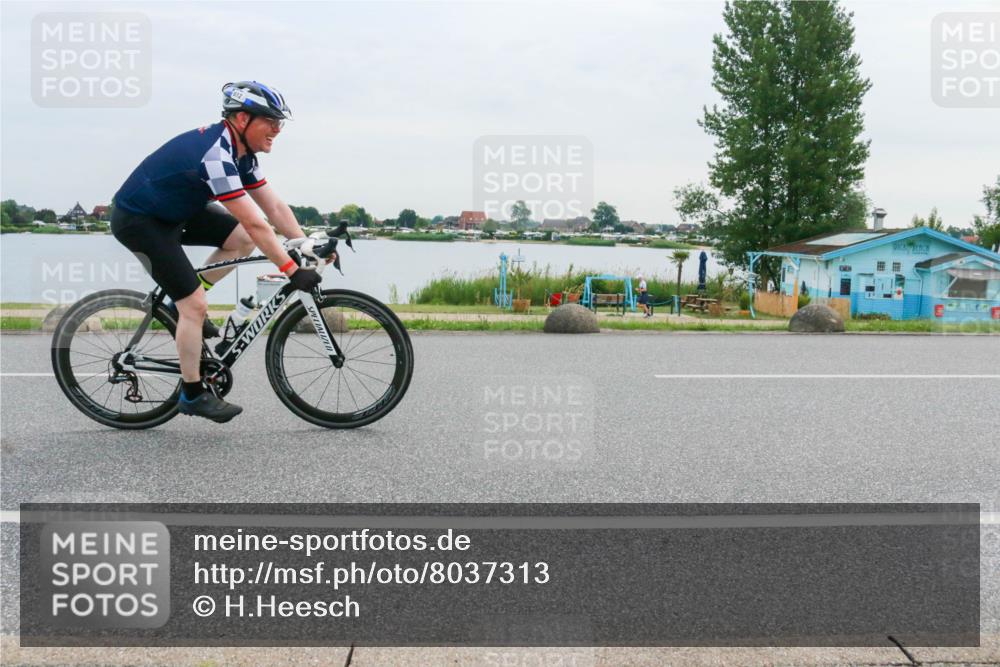 15.06.2025 - 27. Vierlanden-Triathlon H.Heesch http://msf.ph/oto/8037313 15.06.2025 10:51:33 Radfahren 612 meine-sportfotos.de