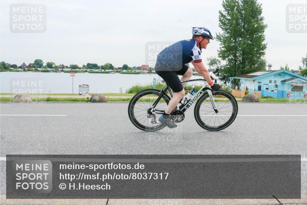 15.06.2025 - 27. Vierlanden-Triathlon H.Heesch http://msf.ph/oto/8037317 15.06.2025 10:51:33 Radfahren 612 meine-sportfotos.de