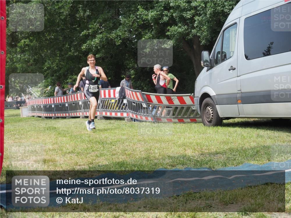 21.06.2025 - 27. Vierlanden-Triathlon KatJ http://msf.ph/oto/8037319 15.06.2025 11:27:33 Schwimmen  meine-sportfotos.de