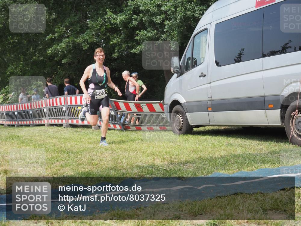 21.06.2025 - 27. Vierlanden-Triathlon KatJ http://msf.ph/oto/8037325 15.06.2025 11:27:34 Schwimmen  meine-sportfotos.de