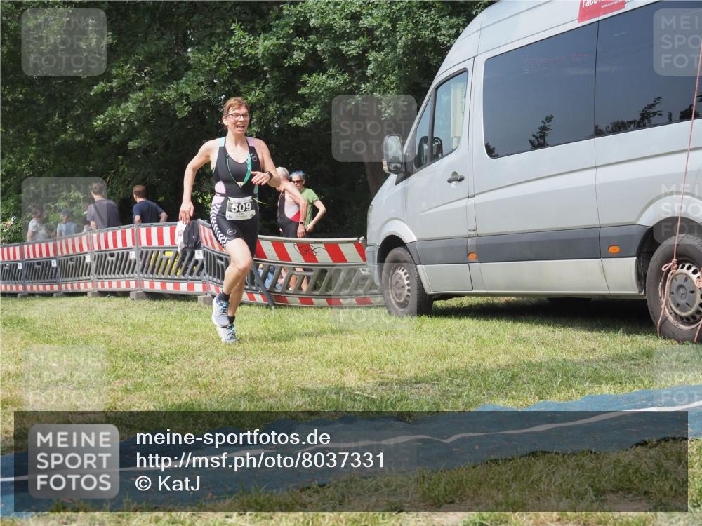 21.06.2025 - 27. Vierlanden-Triathlon KatJ http://msf.ph/oto/8037331 15.06.2025 11:27:34 Schwimmen  meine-sportfotos.de