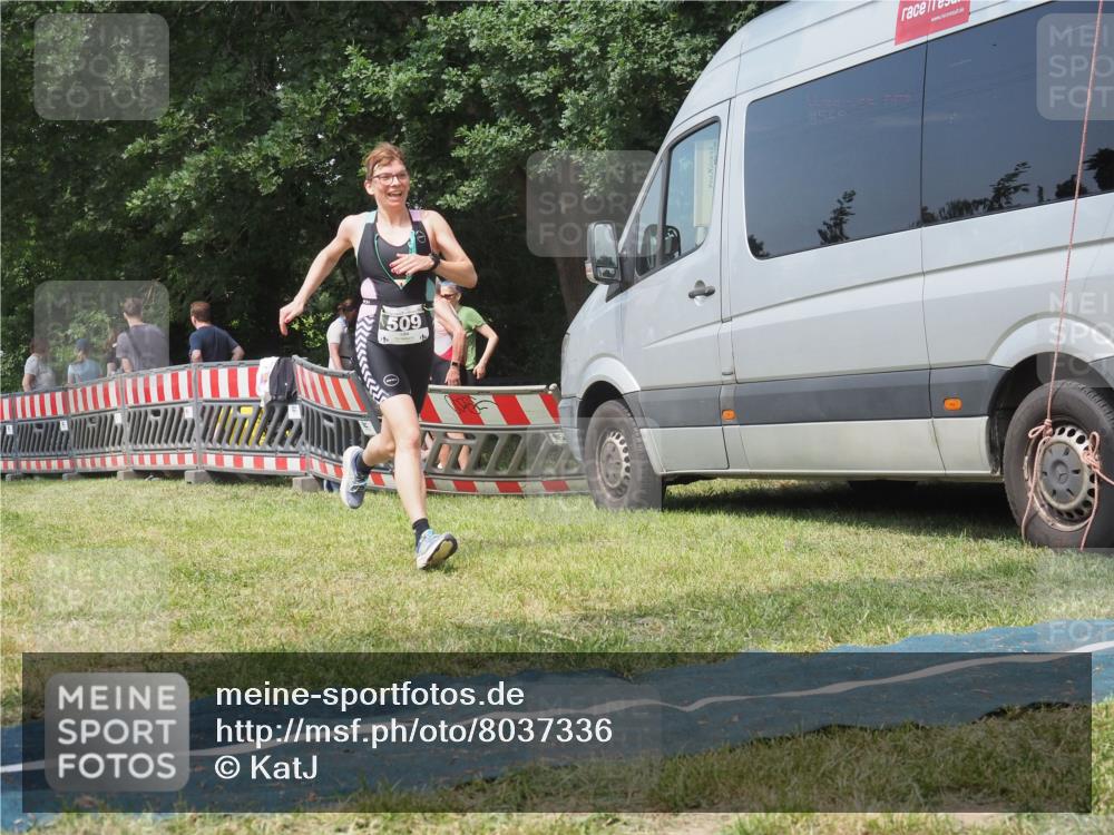 21.06.2025 - 27. Vierlanden-Triathlon KatJ http://msf.ph/oto/8037336 15.06.2025 11:27:34 Schwimmen  meine-sportfotos.de
