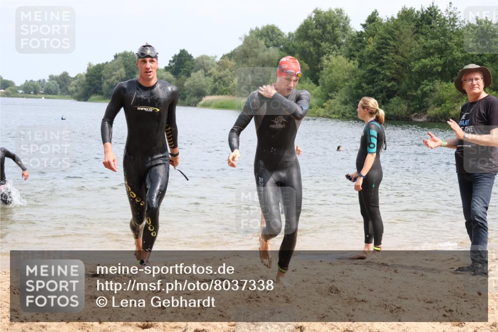 21.06.2025 - 27. Vierlanden-Triathlon Lena Gebhardt http://msf.ph/oto/8037338 15.06.2025 12:04:13 Schwimmen 1009, 1010, 1011, 1012, 1013 meine-sportfotos.de