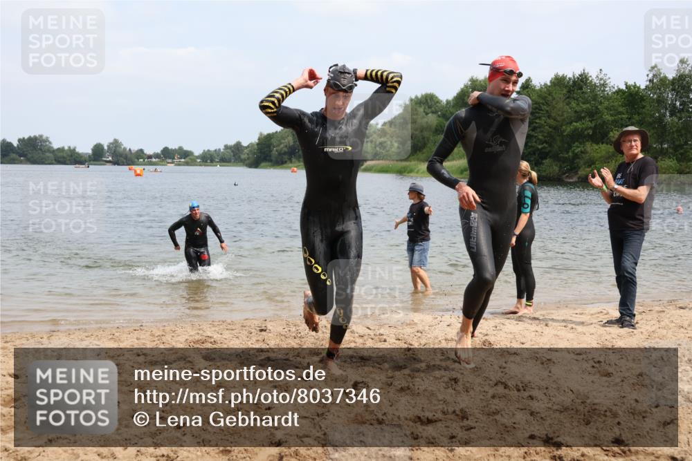 21.06.2025 - 27. Vierlanden-Triathlon Lena Gebhardt http://msf.ph/oto/8037346 15.06.2025 12:04:14 Schwimmen 1009, 1010, 1011, 1012, 1013 meine-sportfotos.de