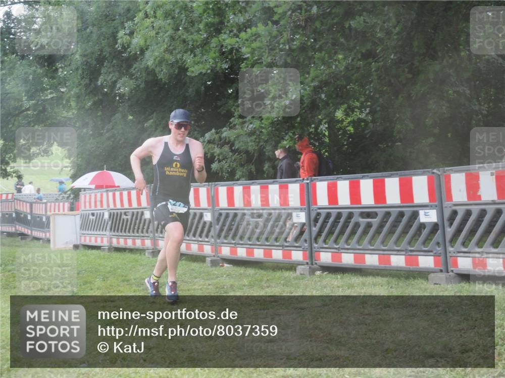 21.06.2025 - 27. Vierlanden-Triathlon KatJ http://msf.ph/oto/8037359 15.06.2025 14:18:26 Ziel 1272 meine-sportfotos.de