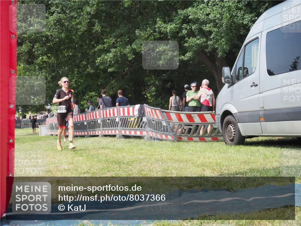 21.06.2025 - 27. Vierlanden-Triathlon KatJ http://msf.ph/oto/8037366 15.06.2025 11:27:59 Schwimmen  meine-sportfotos.de