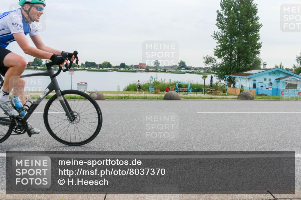 15.06.2025 - 27. Vierlanden-Triathlon H.Heesch http://msf.ph/oto/8037370 15.06.2025 10:52:02 Radfahren 81, 382, 435, 623 meine-sportfotos.de