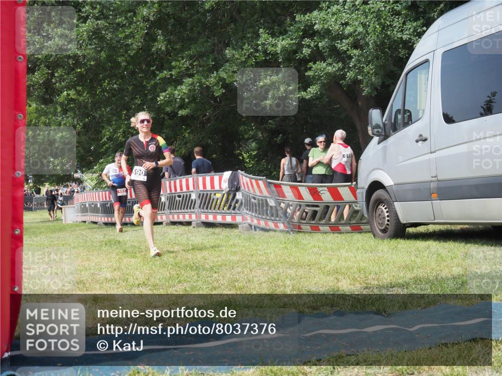 21.06.2025 - 27. Vierlanden-Triathlon KatJ http://msf.ph/oto/8037376 15.06.2025 11:28:00 Schwimmen  meine-sportfotos.de