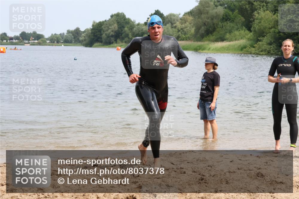 21.06.2025 - 27. Vierlanden-Triathlon Lena Gebhardt http://msf.ph/oto/8037378 15.06.2025 12:04:16 Schwimmen 1009, 1010, 1011, 1012, 1013 meine-sportfotos.de