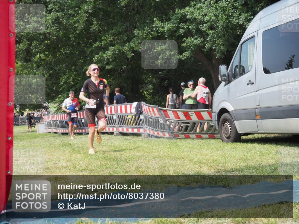 21.06.2025 - 27. Vierlanden-Triathlon KatJ http://msf.ph/oto/8037380 15.06.2025 11:28:00 Schwimmen  meine-sportfotos.de