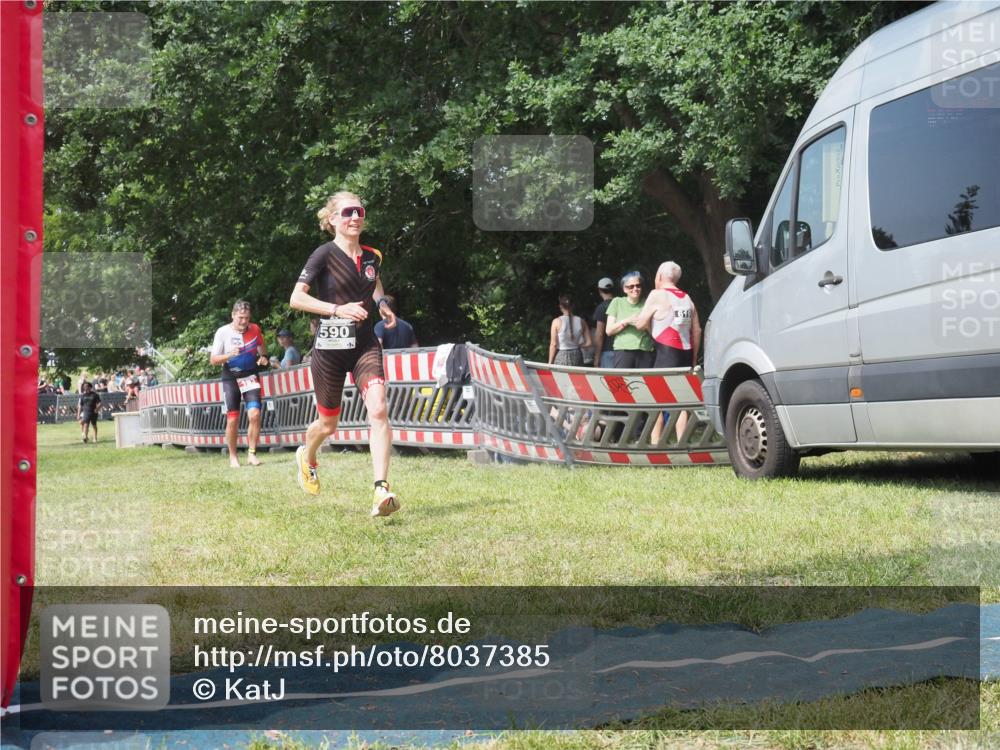 21.06.2025 - 27. Vierlanden-Triathlon KatJ http://msf.ph/oto/8037385 15.06.2025 11:28:00 Schwimmen  meine-sportfotos.de