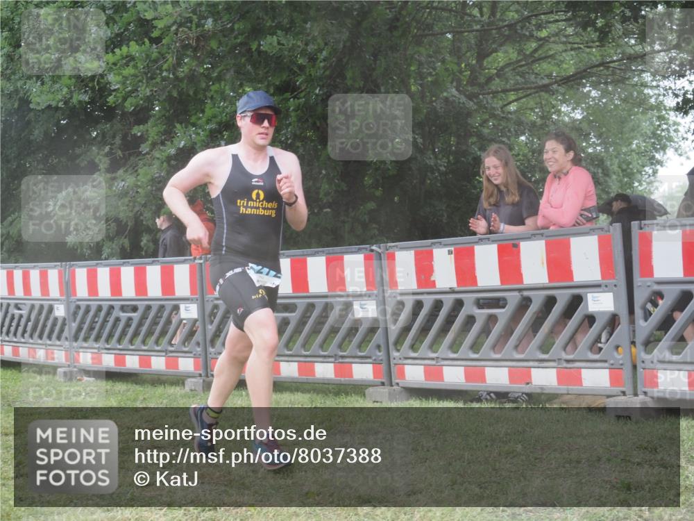 21.06.2025 - 27. Vierlanden-Triathlon KatJ http://msf.ph/oto/8037388 15.06.2025 14:18:26 Ziel 1272 meine-sportfotos.de
