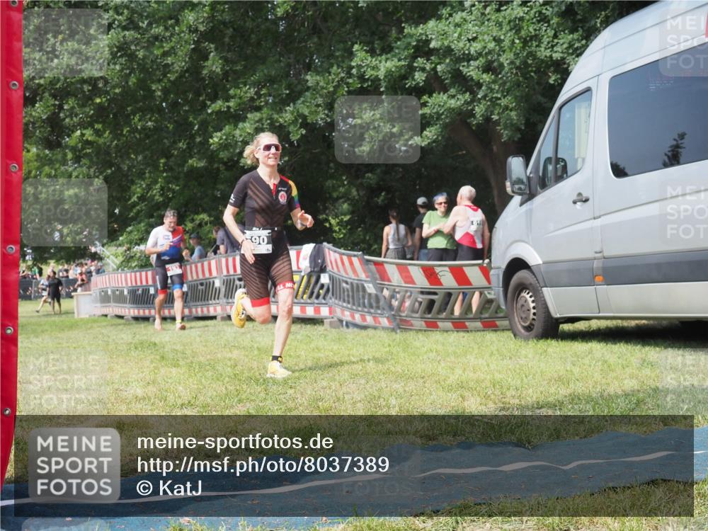 21.06.2025 - 27. Vierlanden-Triathlon KatJ http://msf.ph/oto/8037389 15.06.2025 11:28:00 Schwimmen  meine-sportfotos.de