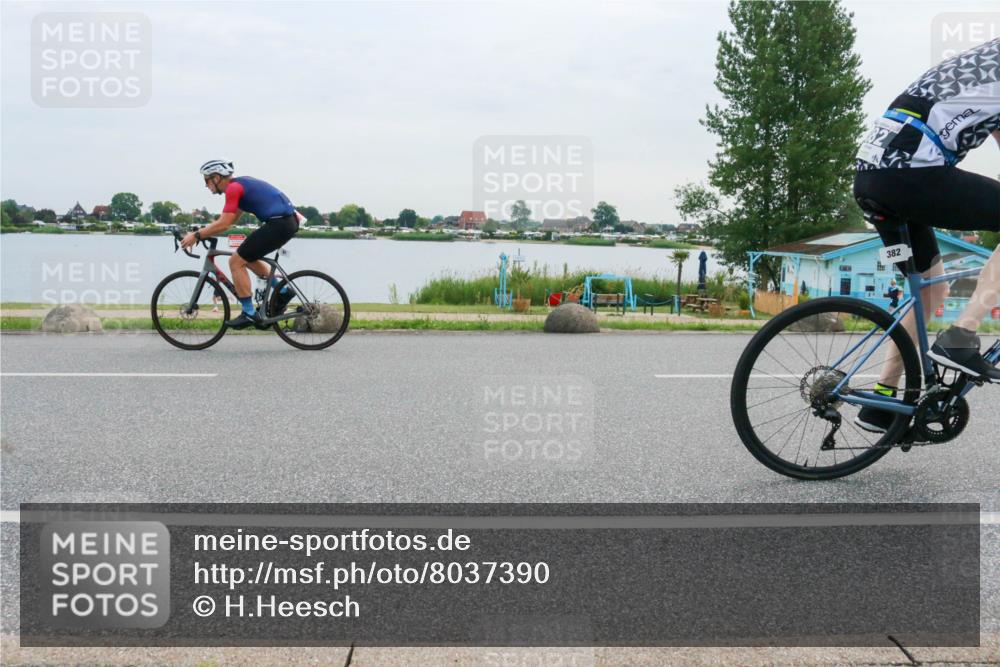 15.06.2025 - 27. Vierlanden-Triathlon H.Heesch http://msf.ph/oto/8037390 15.06.2025 10:52:04 Radfahren 81, 252, 382, 435, 623 meine-sportfotos.de