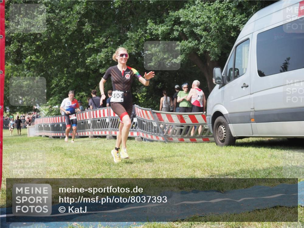 21.06.2025 - 27. Vierlanden-Triathlon KatJ http://msf.ph/oto/8037393 15.06.2025 11:28:00 Schwimmen  meine-sportfotos.de