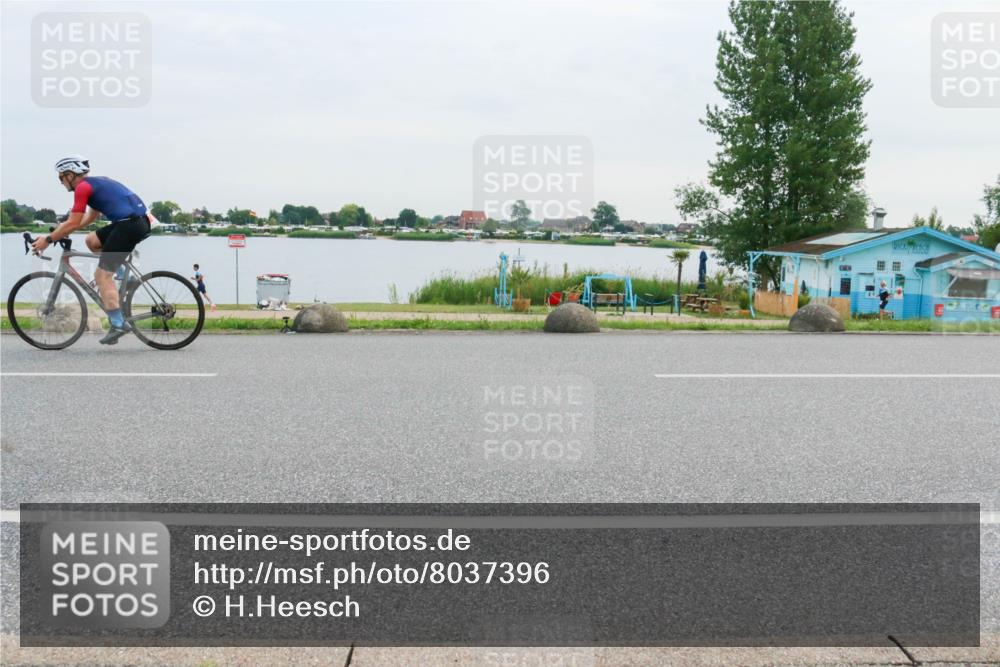15.06.2025 - 27. Vierlanden-Triathlon H.Heesch http://msf.ph/oto/8037396 15.06.2025 10:52:04 Radfahren 81, 252, 382, 435, 623 meine-sportfotos.de