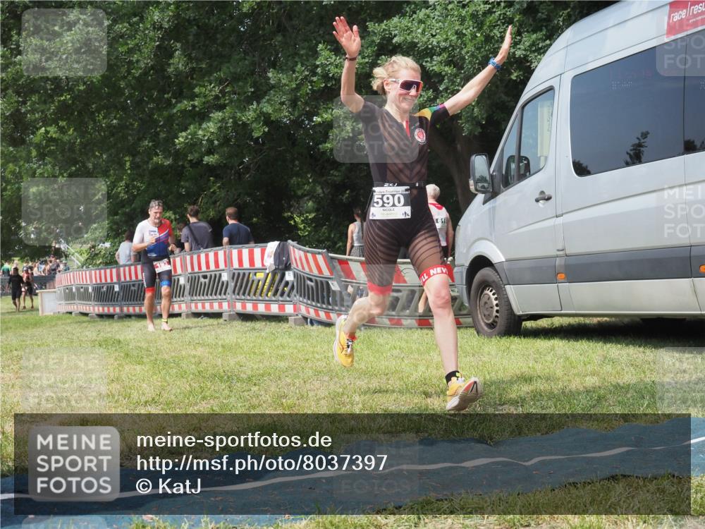 21.06.2025 - 27. Vierlanden-Triathlon KatJ http://msf.ph/oto/8037397 15.06.2025 11:28:01 Schwimmen  meine-sportfotos.de