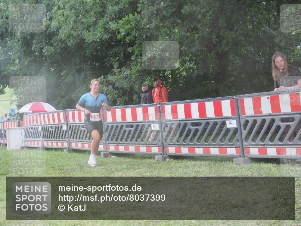 21.06.2025 - 27. Vierlanden-Triathlon KatJ http://msf.ph/oto/8037399 15.06.2025 14:18:36 Ziel 204, 1228 meine-sportfotos.de