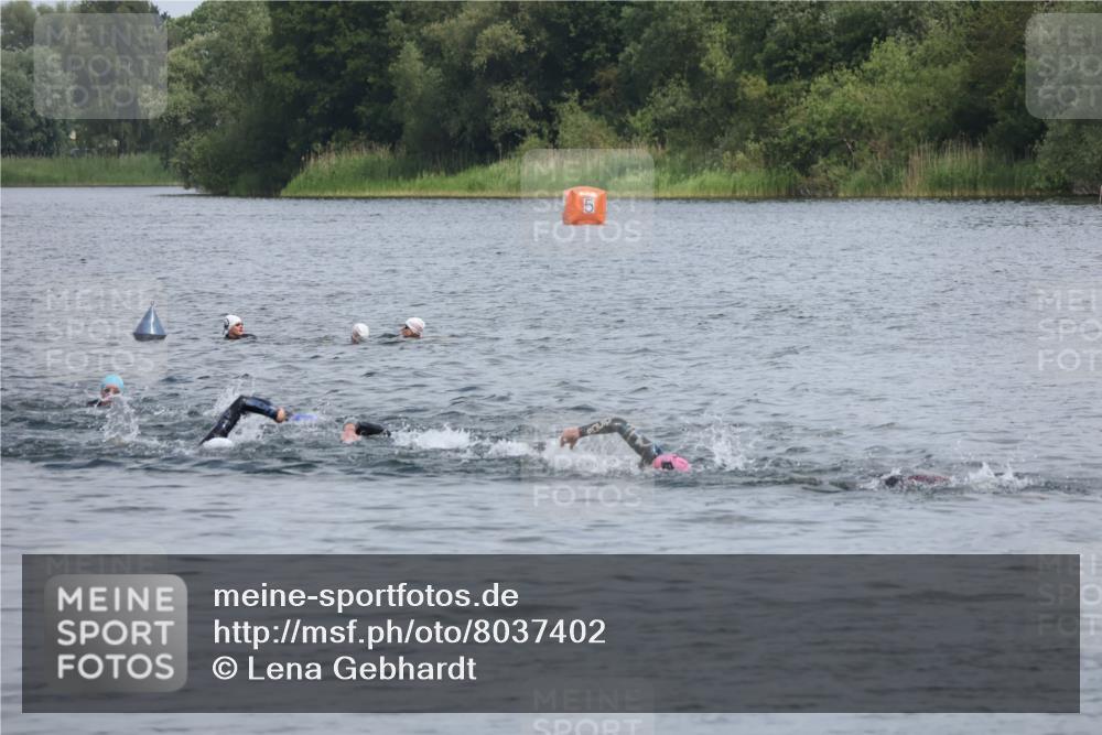 21.06.2025 - 27. Vierlanden-Triathlon Lena Gebhardt http://msf.ph/oto/8037402 15.06.2025 12:05:51 Schwimmen  meine-sportfotos.de