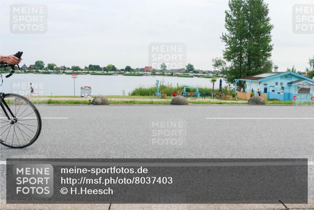 15.06.2025 - 27. Vierlanden-Triathlon H.Heesch http://msf.ph/oto/8037403 15.06.2025 10:52:05 Radfahren 81, 252, 382, 435, 623 meine-sportfotos.de