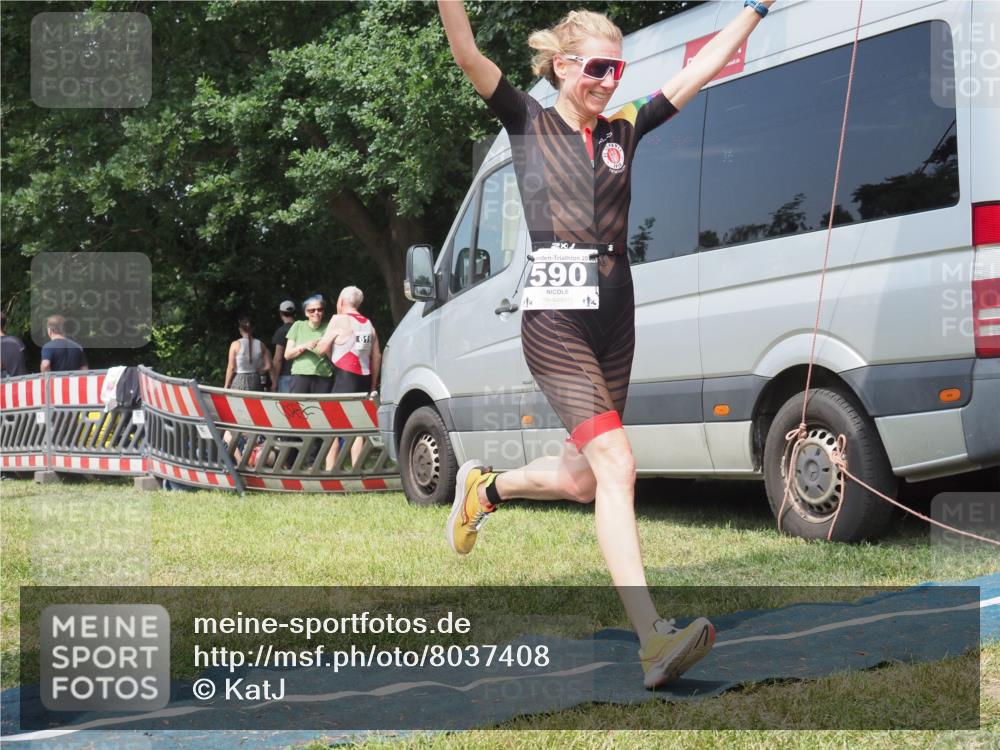 21.06.2025 - 27. Vierlanden-Triathlon KatJ http://msf.ph/oto/8037408 15.06.2025 11:28:01 Schwimmen  meine-sportfotos.de