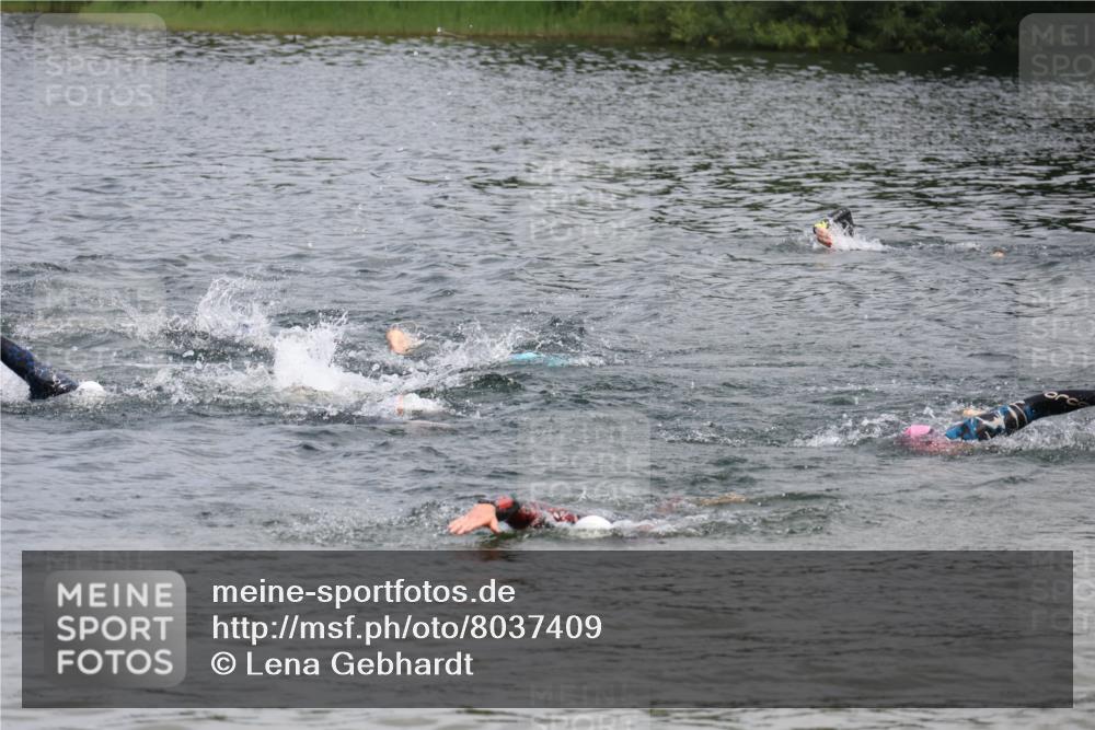 21.06.2025 - 27. Vierlanden-Triathlon Lena Gebhardt http://msf.ph/oto/8037409 15.06.2025 12:06:09 Schwimmen  meine-sportfotos.de