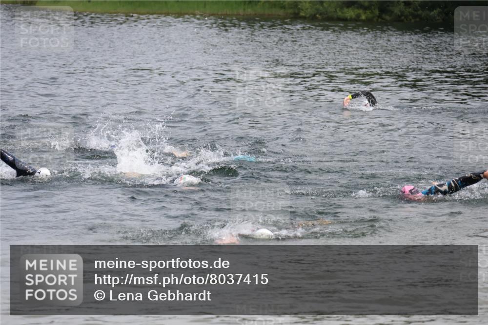 21.06.2025 - 27. Vierlanden-Triathlon Lena Gebhardt http://msf.ph/oto/8037415 15.06.2025 12:06:09 Schwimmen  meine-sportfotos.de
