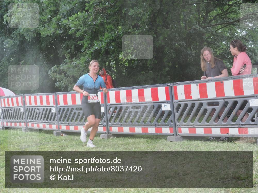21.06.2025 - 27. Vierlanden-Triathlon KatJ http://msf.ph/oto/8037420 15.06.2025 14:18:36 Ziel 204, 1228 meine-sportfotos.de