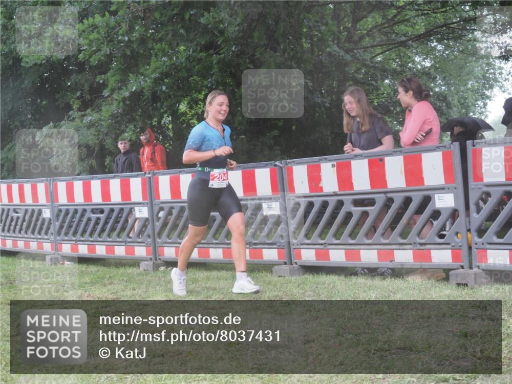 21.06.2025 - 27. Vierlanden-Triathlon KatJ http://msf.ph/oto/8037431 15.06.2025 14:18:37 Ziel 204, 1228 meine-sportfotos.de