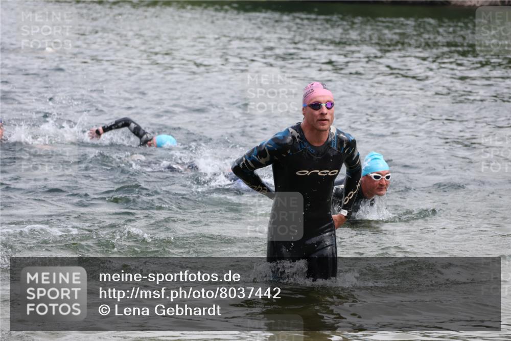 21.06.2025 - 27. Vierlanden-Triathlon Lena Gebhardt http://msf.ph/oto/8037442 15.06.2025 12:06:17 Schwimmen 1014, 1015, 1019, 1020, 1022 meine-sportfotos.de