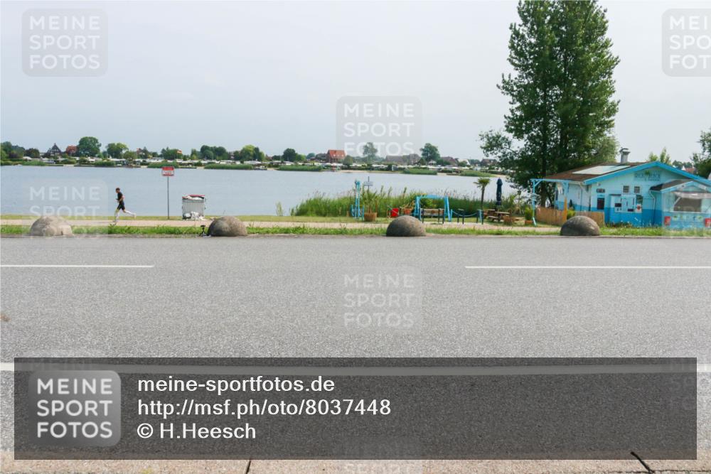 21.06.2025 - 27. Vierlanden-Triathlon H.Heesch http://msf.ph/oto/8037448 15.06.2025 11:47:16 Radfahren 717, 787 meine-sportfotos.de