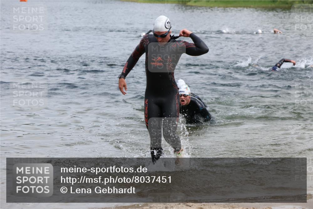 21.06.2025 - 27. Vierlanden-Triathlon Lena Gebhardt http://msf.ph/oto/8037451 15.06.2025 12:06:19 Schwimmen 1014, 1015, 1019, 1020, 1022, 1023 meine-sportfotos.de