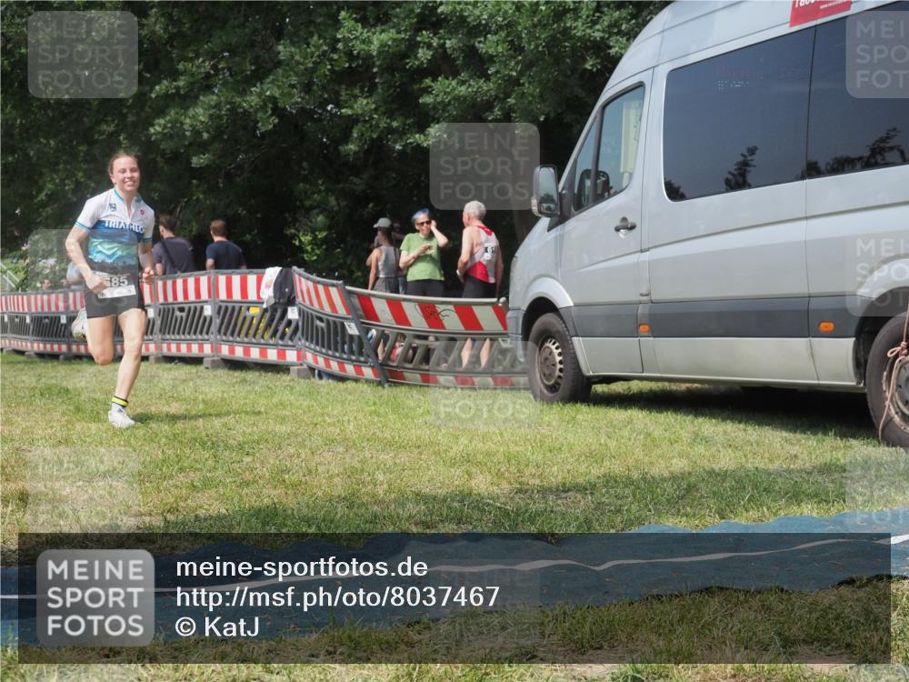 21.06.2025 - 27. Vierlanden-Triathlon KatJ http://msf.ph/oto/8037467 15.06.2025 11:28:07 Schwimmen  meine-sportfotos.de