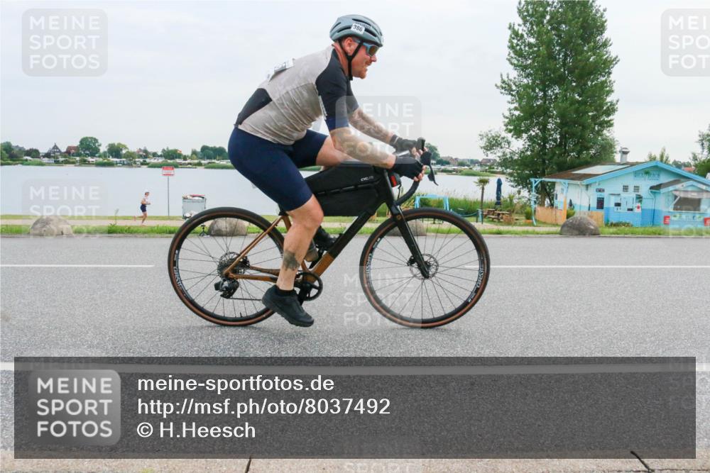 15.06.2025 - 27. Vierlanden-Triathlon H.Heesch http://msf.ph/oto/8037492 15.06.2025 10:52:18 Radfahren 386, 513 meine-sportfotos.de