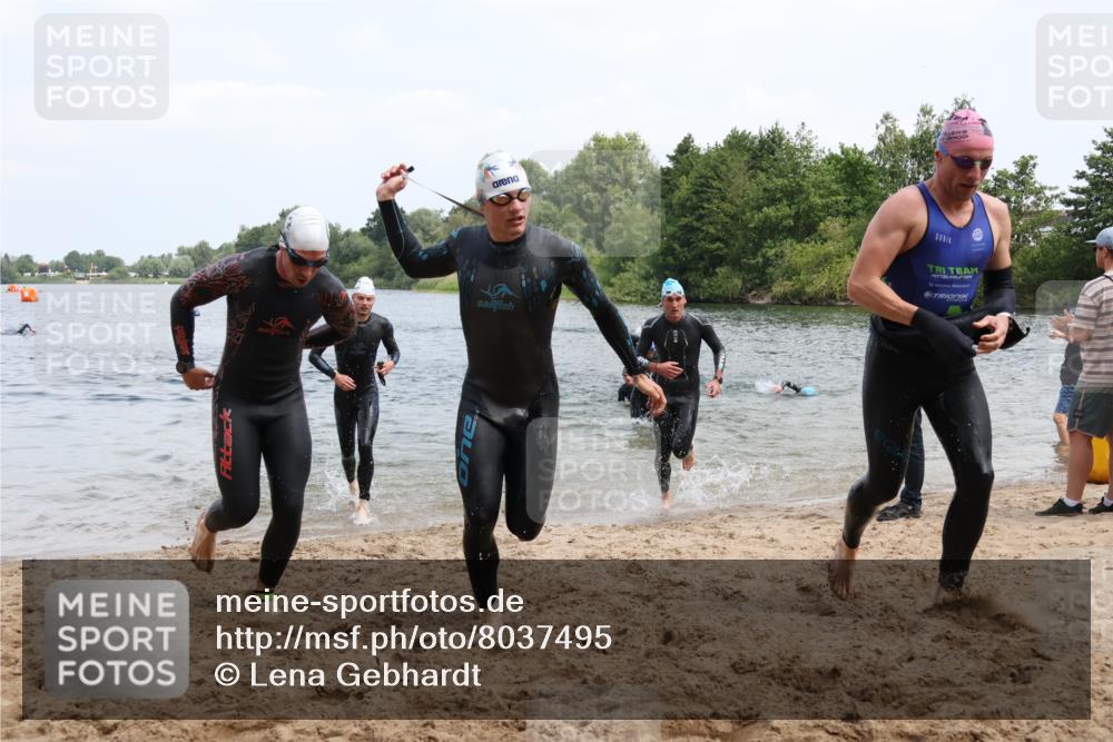21.06.2025 - 27. Vierlanden-Triathlon Lena Gebhardt http://msf.ph/oto/8037495 15.06.2025 12:06:25 Schwimmen 1014, 1015, 1016, 1017, 1019, 1020, 1021, 1022, 1023 meine-sportfotos.de