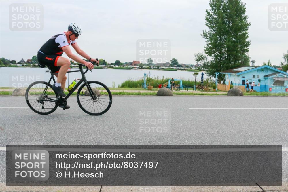15.06.2025 - 27. Vierlanden-Triathlon H.Heesch http://msf.ph/oto/8037497 15.06.2025 10:52:25 Radfahren 269, 431, 468 meine-sportfotos.de
