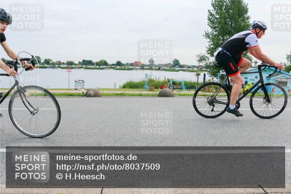 15.06.2025 - 27. Vierlanden-Triathlon H.Heesch http://msf.ph/oto/8037509 15.06.2025 10:52:25 Radfahren 269, 431, 468 meine-sportfotos.de